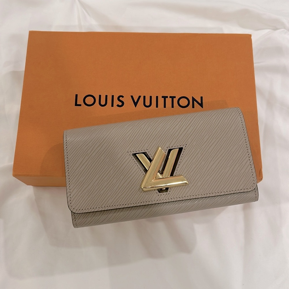 Authentic Louis Vuitton wallet!!!